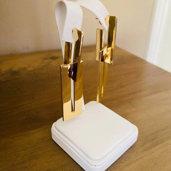 ZARA Gold Geometric Rectangle Drop Earrings – Bold Modern Statement Jewelry - Picture 5 of 8